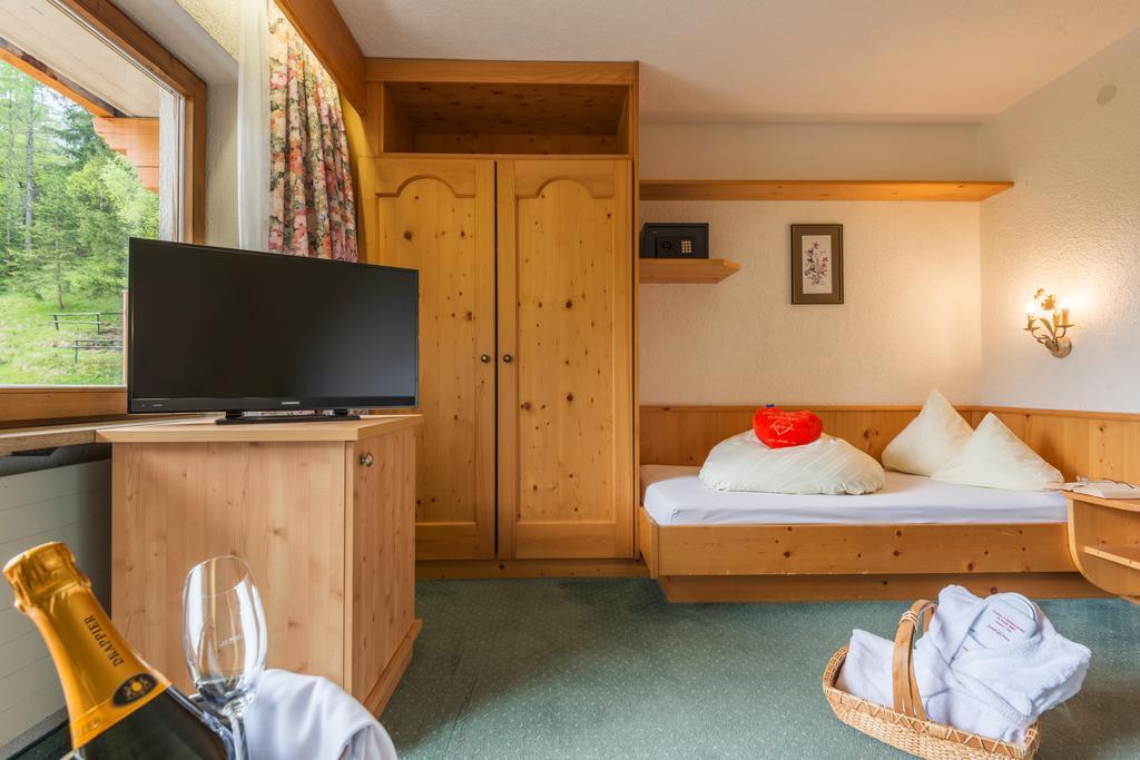 Hotel Hubertushof - Ihr Hotel Mit Herz Leutasch Quarto foto